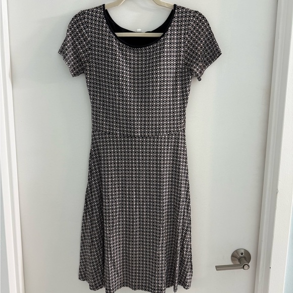UNIQLO Black and White Herringbone Patterned Dress - Picture 1 of 4